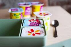 Outlet treroms matboks i plast med blomster, hvit/grønn Matbokser