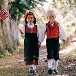Online bunad / Festdrakt til jente med skjorte, rød Bunader / Festdrakter Barn | Bunader / Festdrakter Jente