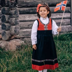 Online bunad / Festdrakt til jente med skjorte, rød Bunader / Festdrakter Barn | Bunader / Festdrakter Jente