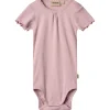 New Edna rib kortermet body, lavender mist Kortermet Baby Jente | Bodyer Baby Jente